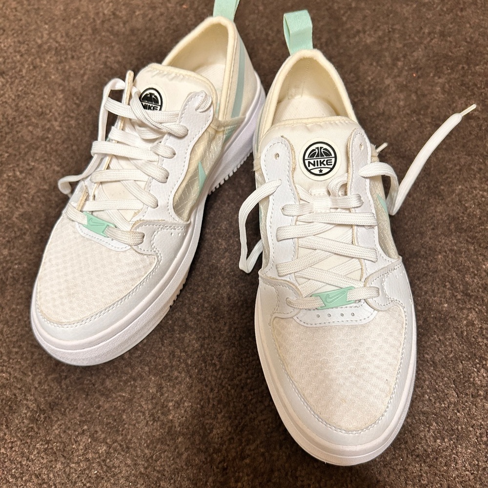 Nike Women's White and Light Green Sneakers